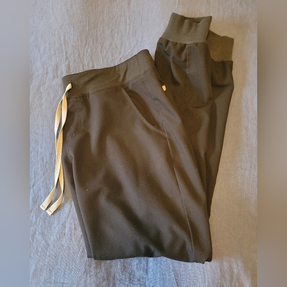 Figs Women's Black Zamora Scrub Pants Medium Tall